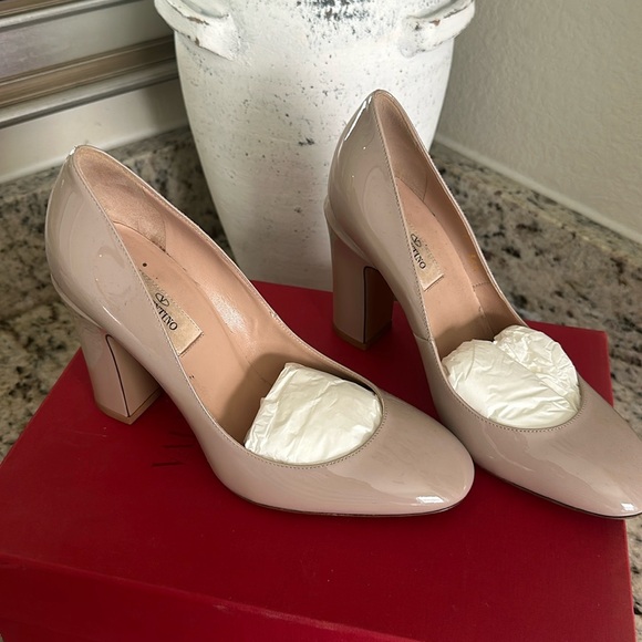 Valentino Garavani original block heel pump. - Picture 1 of 6